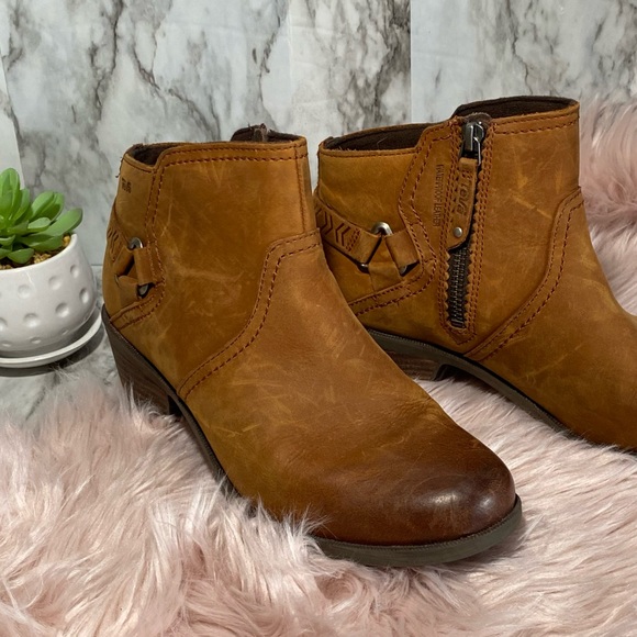 teva foxy waterproof